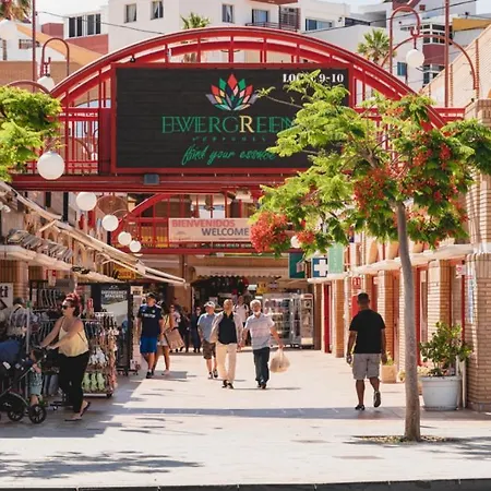 Comfortable Centrally Located Apartamento