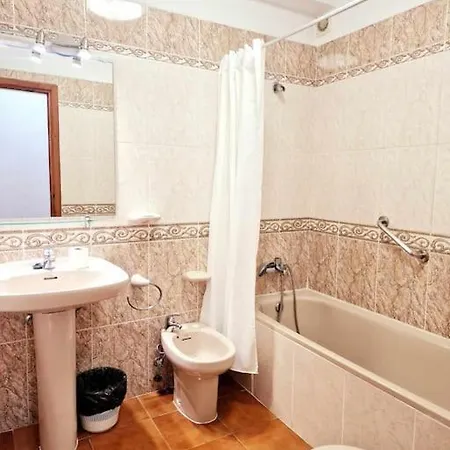 Comfortable Centrally Located Apartamento Playa Feñabe