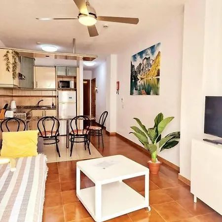 Daire Comfortable Centrally Located Playa Feñabe